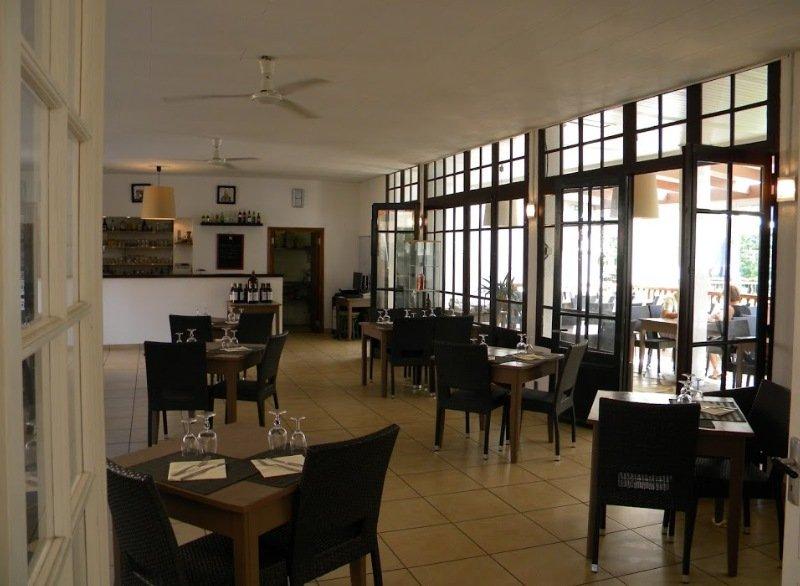 Hotel Restaurant Les Falaises Bouzies Exterior photo