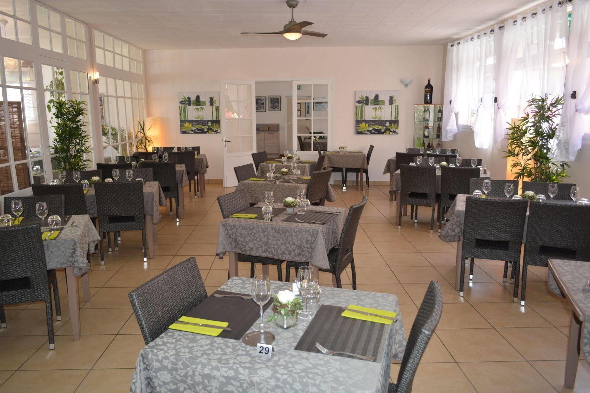 Hotel Restaurant Les Falaises Bouzies Exterior photo